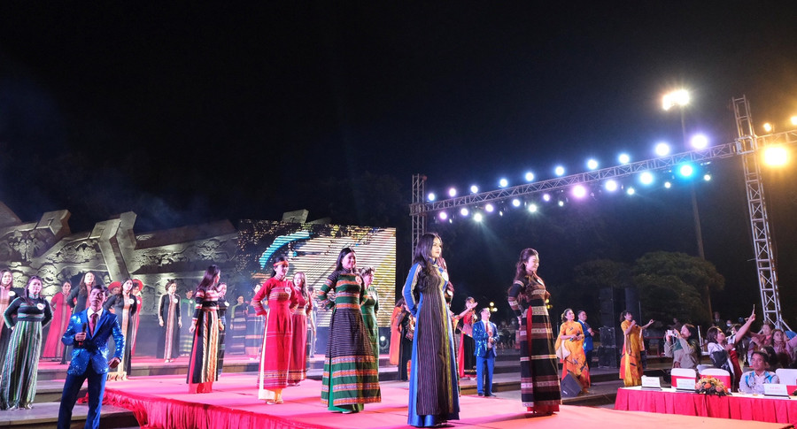 Tỉnh Gia Lai có nhiều hoạt động quảng bá, tôn vinh thổ cẩm. Ảnh: Hoàng Ngọc Tỉnh Gia Lai có nhiều hoạt động quảng bá, tôn vinh thổ cẩm. Ảnh: Hoàng Ngọc