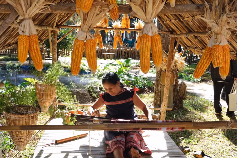 Tái hiện không gian văn hóa bản địa. Ảnh Hoàng Ngọc