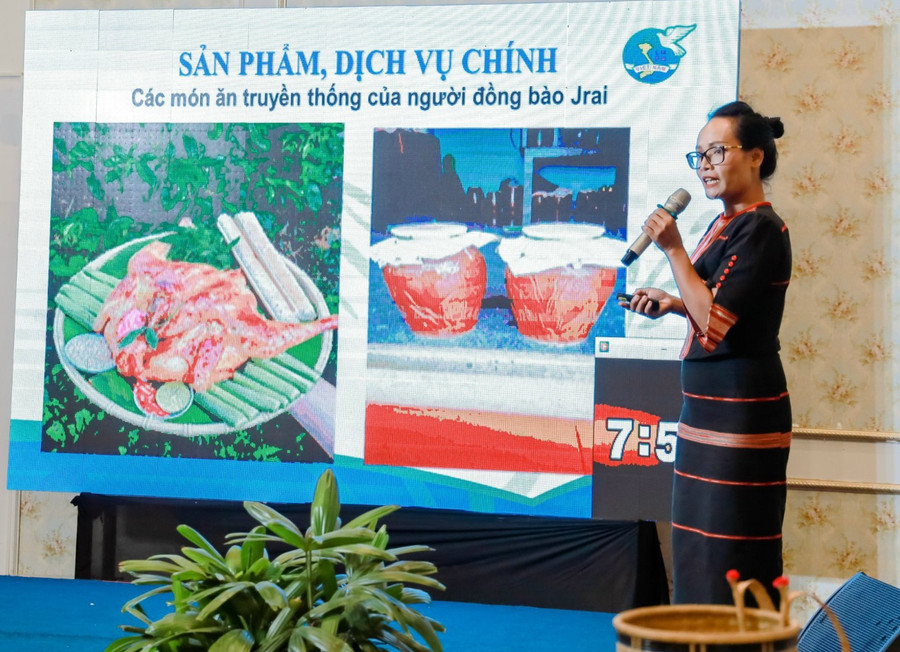 Chị H'Uyên Niê tại phần thi thuyết trình. Ảnh: Thu Hường Chị H'Uyên Niê tại phần thi thuyết trình. Ảnh: Thu Hường