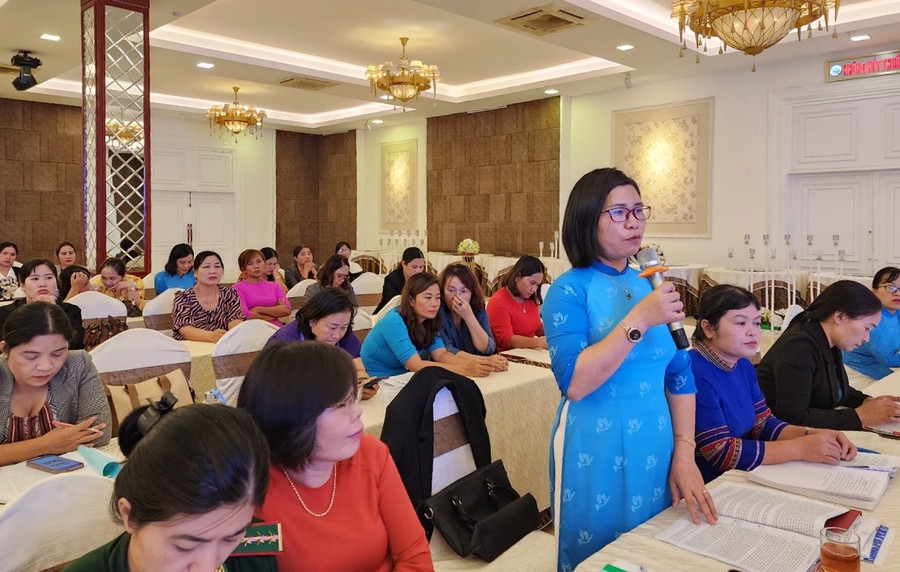 Các đại biểu chia sẻ sáng kiến, kinh nghiệm tại hội nghị. Ảnh: Minh Châu