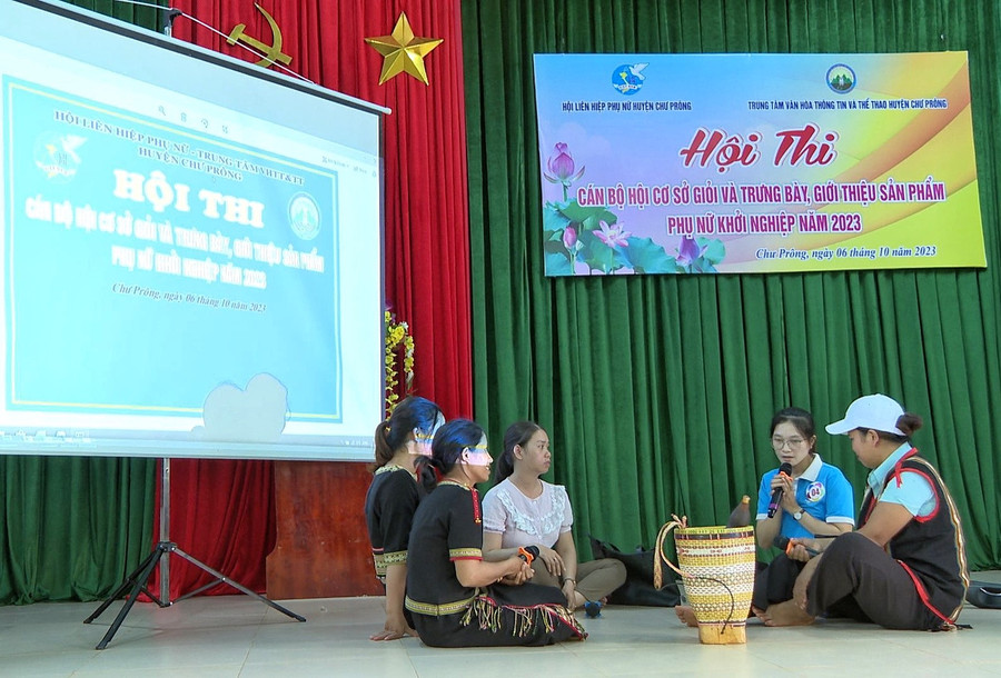 Phần thi năng khiếu của các đơn vị. Ảnh: Minh Châu Phần thi năng khiếu của các đơn vị. Ảnh: Minh Châu