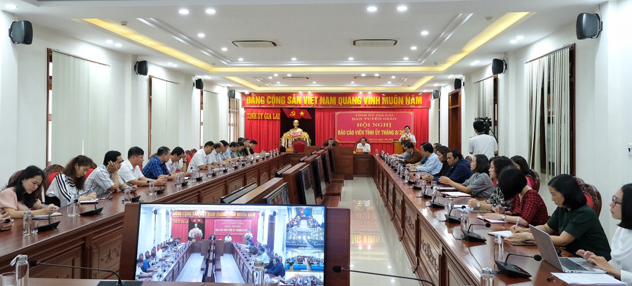 Quang cảnh hội nghị tại điểm cầu chính Tỉnh ủy. Ảnh: Minh Châu