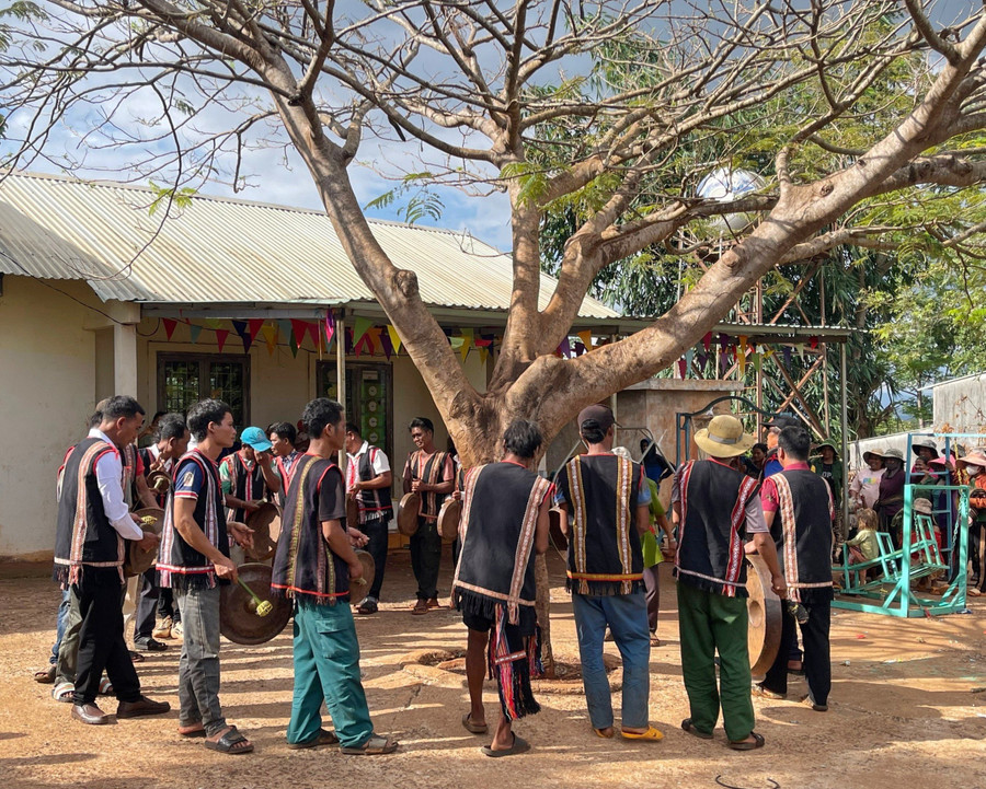 Giao ước kết nghĩa với làng Ia Doa (xã Al Bá, huyện Chư Sê) khuyến khích người dân giữ gìn và phát huy bản sắc văn hóa. Ảnh: Minh Châu