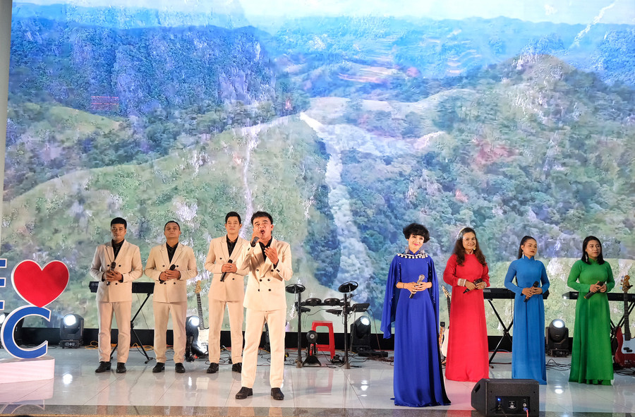 Một tiết mục trong chương trình "Giai điệu quê hương". Ảnh: MINH CHÂU Một tiết mục trong chương trình "Giai điệu quê hương". Ảnh: MINH CHÂU