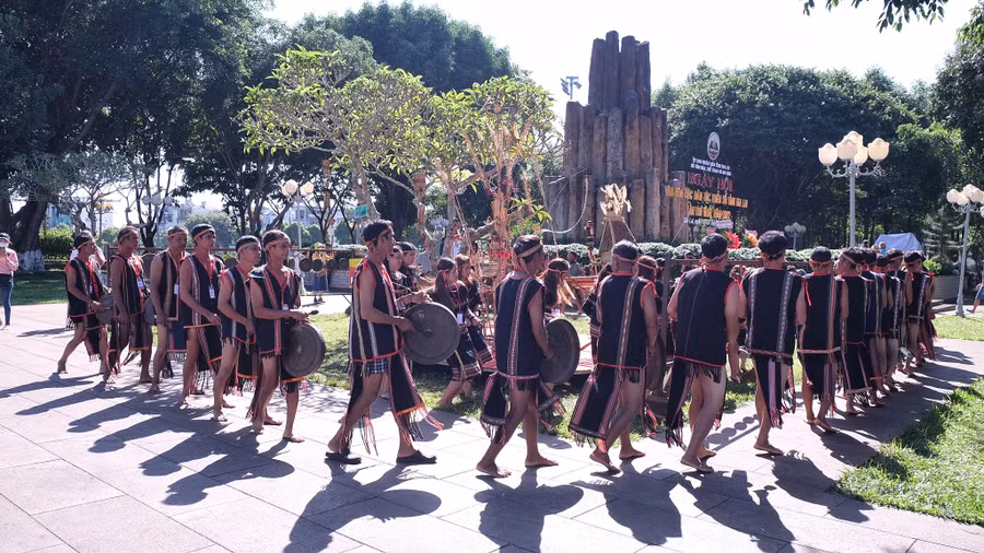 Ngày hội Văn hóa các dân tộc tỉnh Gia Lai lần thứ III-năm 2024 có chủ đề "Sức sống cội nguồn" với nhiều nội dung mới, đặc sắc. Ảnh: Hoàng Ngọc Ngày hội Văn hóa các dân tộc tỉnh Gia Lai lần thứ III-năm 2024 có chủ đề "Sức sống cội nguồn" với nhiều nội dung mới, đặc sắc. Ảnh: Hoàng Ngọc