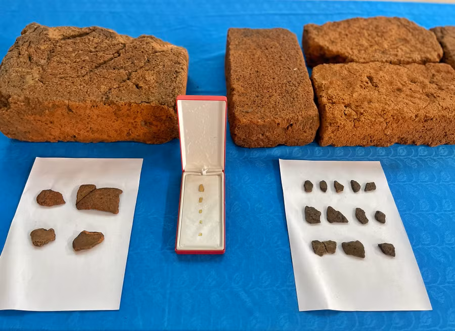 Một số di vật tìm thấy tại di tích An Phú. Ảnh: Hoàng Ngọc Một số di vật tìm thấy tại di tích An Phú. Ảnh: Hoàng Ngọc