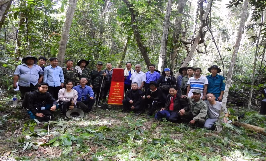 Khu căn cứ kháng chiến Cư Jŭ-Dliê Ya nằm giữa vùng rừng núi rộng lớn, chung mạch nguồn cách mạng của 2 tỉnh Gia Lai và Đak Lak. Ảnh: Minh Châu Khu căn cứ kháng chiến Cư Jŭ-Dliê Ya nằm giữa vùng rừng núi rộng lớn, chung mạch nguồn cách mạng của 2 tỉnh Gia Lai và Đak Lak. Ảnh: Minh Châu