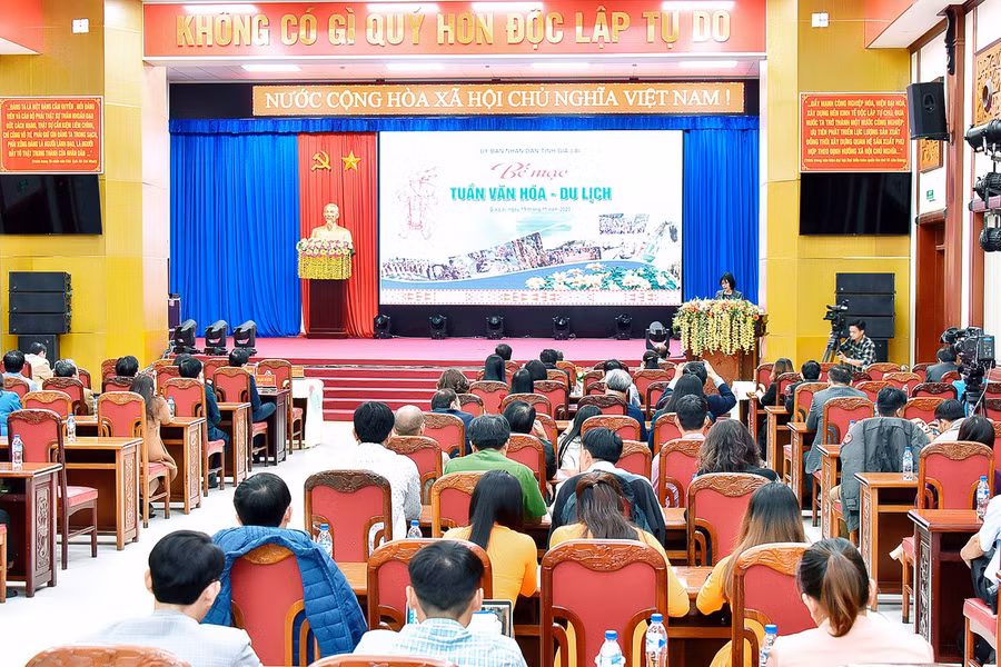 Quang cảnh lễ bế mạc. Ảnh: Đức Thụy