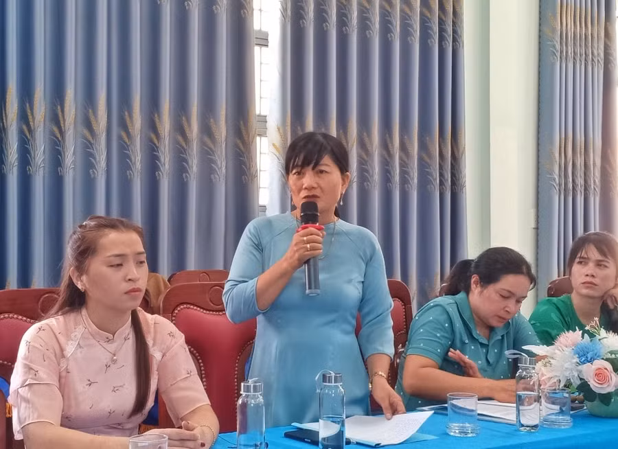 Các đại biểu chia sẻ kinh nghiệm, cách làm thiết thực hỗ trợ phụ nữ khuyết tật. Ảnh: Ngọc Lan