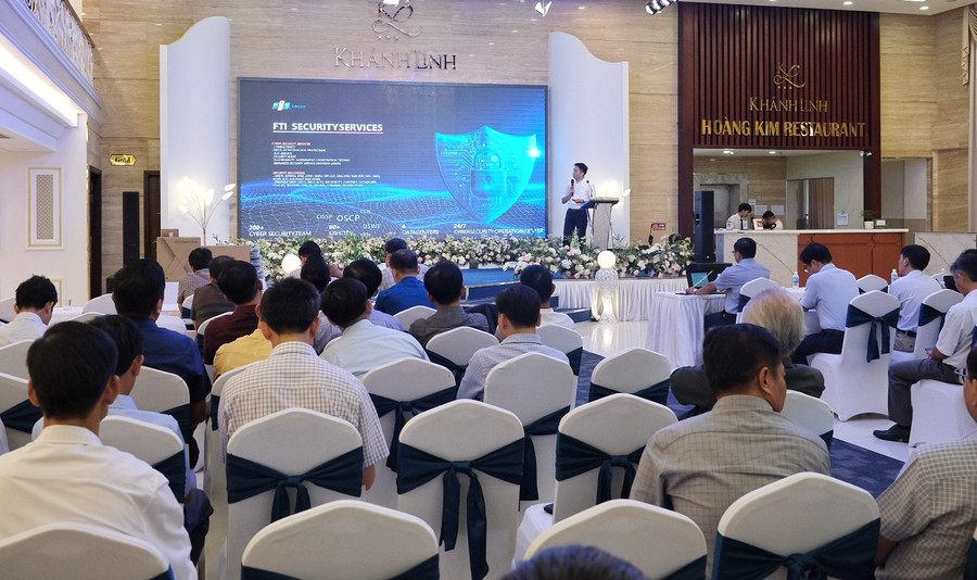 Chuyên gia chia sẻ giải pháp nâng cao khả năng phát hiện và ứng phó các mối đe dọa an toàn an ninh trong quản lý giáo dục tại hội thảo. Ảnh: Minh Châu Chuyên gia chia sẻ giải pháp nâng cao khả năng phát hiện và ứng phó các mối đe dọa an toàn an ninh trong quản lý giáo dục tại hội thảo. Ảnh: Minh Châu