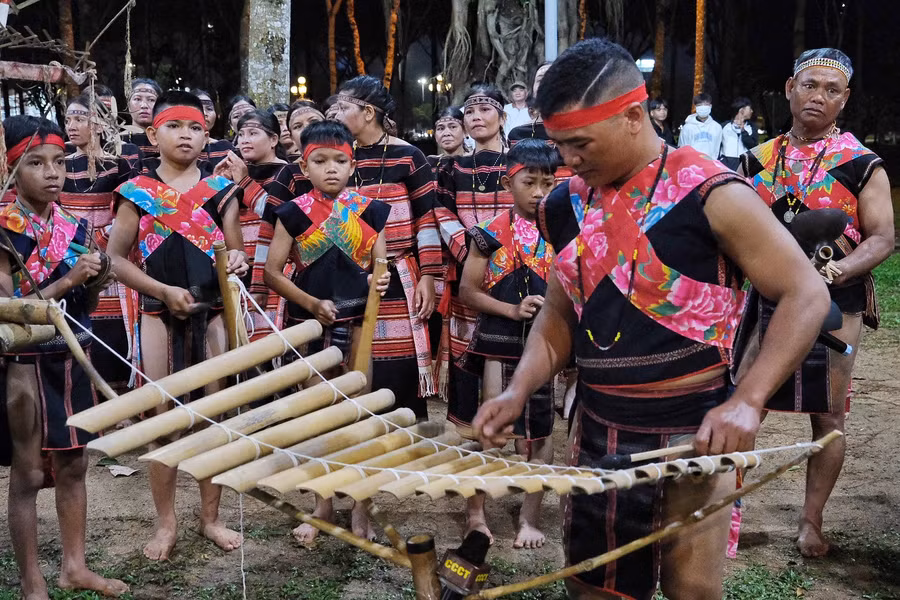 Sân chơi cồng chiêng cuối tuần góp phần khuyến khích cộng đồng gìn giữ các giá trị di sản văn hóa. Ảnh: Minh Châu