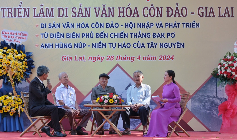 Các cựu tù chính trị người Gia Lai bị tù đày ở Nhà tù Côn Đảo chia sẻ những câu chuyện một thời ở “địa ngục trần gian”. Ảnh: Hoàng Ngọc Các cựu tù chính trị người Gia Lai bị tù đày ở Nhà tù Côn Đảo chia sẻ những câu chuyện một thời ở “địa ngục trần gian”. Ảnh: Hoàng Ngọc