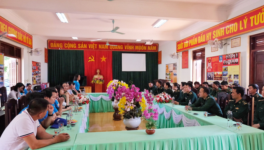 Chương trình đến thăm, chúc Tết cán bộ, chiến sĩ Đồn Biên phòng Ia Púch. Ảnh: Minh Châu Chương trình đến thăm, chúc Tết cán bộ, chiến sĩ Đồn Biên phòng Ia Púch. Ảnh: Minh Châu