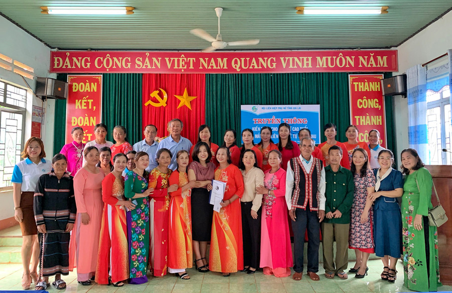 Ra mắt câu lạc bộ &quot;Liên thế hệ tự giúp nhau&quot; tại xã Ia Pếch, huyện Ia Grai. Ảnh: Minh Châu