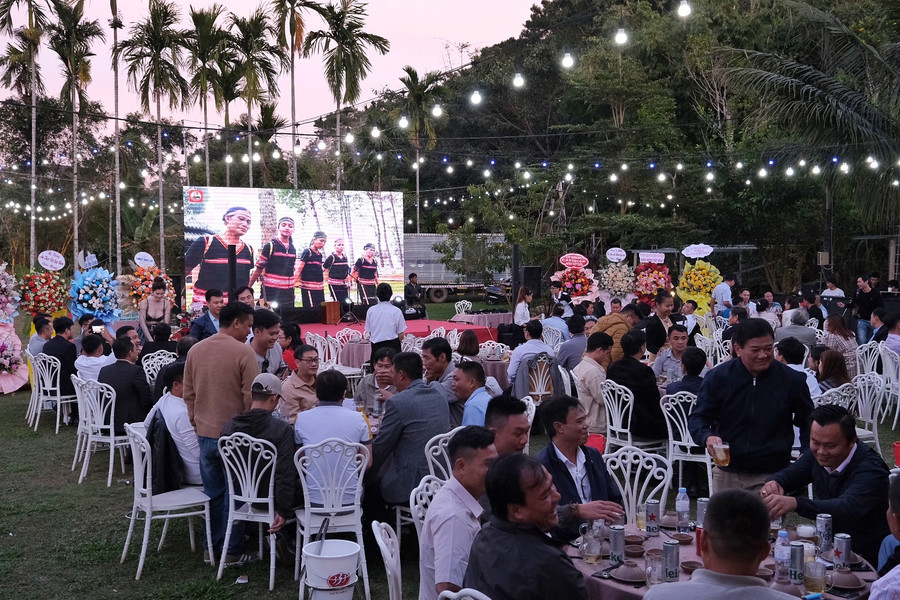 Cuộc hội ngộ ấm cúng trước thềm năm mới của cộng đồng du lịch các tỉnh tại TP. Pleiku trong tâm thế phấn chấn, quyết tâm đồng hành cùng đi xa trong năm 2024. Ảnh: Minh Châu