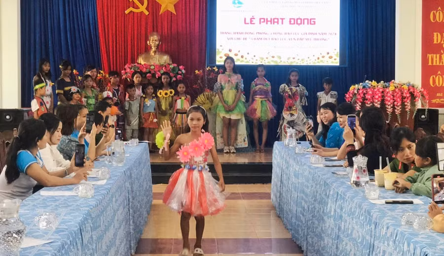 "Chấm dứt bạo lực, vun đắp yêu thương" là chủ đề Tháng hành động phòng-chống bạo lực năm 2024 do Hội LHPN huyện Krông Pa phát động. Ảnh: Minh Châu