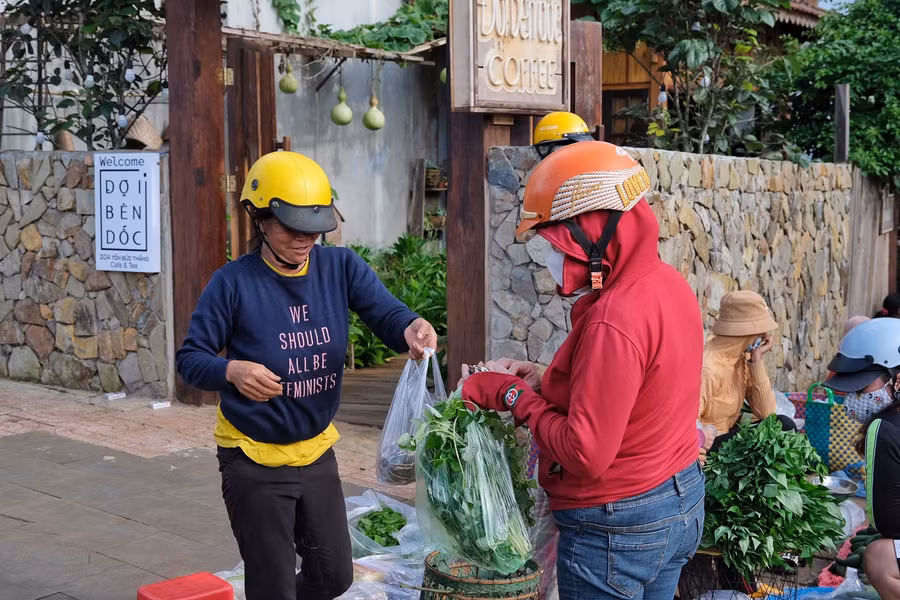 Cách bán mua rất dễ thương của người Pleiku