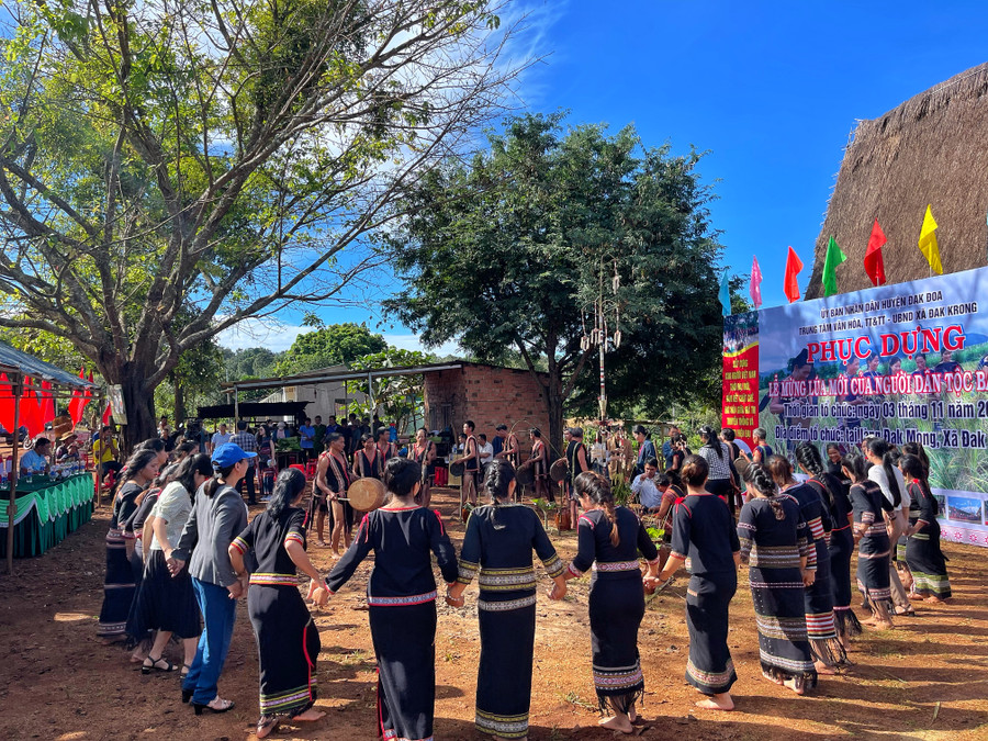Xoang trong ngày hội Xoang trong ngày hội