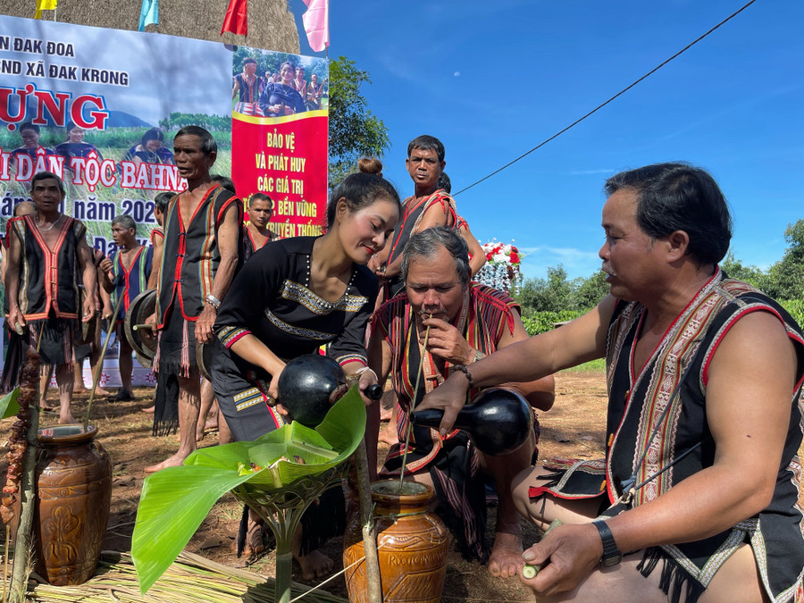 Mừng lúa mới còn là ngày hội cố kết cộng đồng Mừng lúa mới còn là ngày hội cố kết cộng đồng