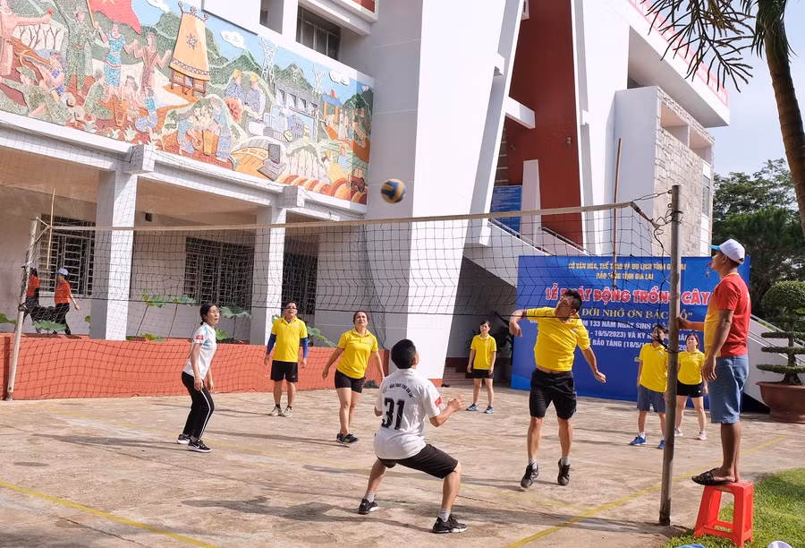 Hoạt động thể thao chào mừng Ngày Quốc tế Bảo tàng. Ảnh: Minh Châu