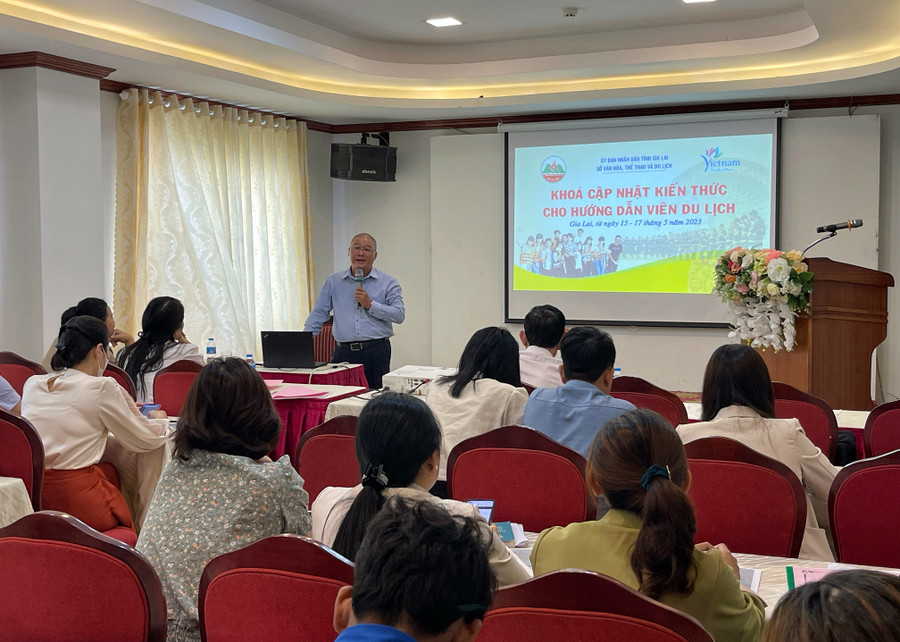 Quang cảnh khóa cập nhật kiến thức cho hướng dẫn viên du lịch. Ảnh: Hoàng Ngọc