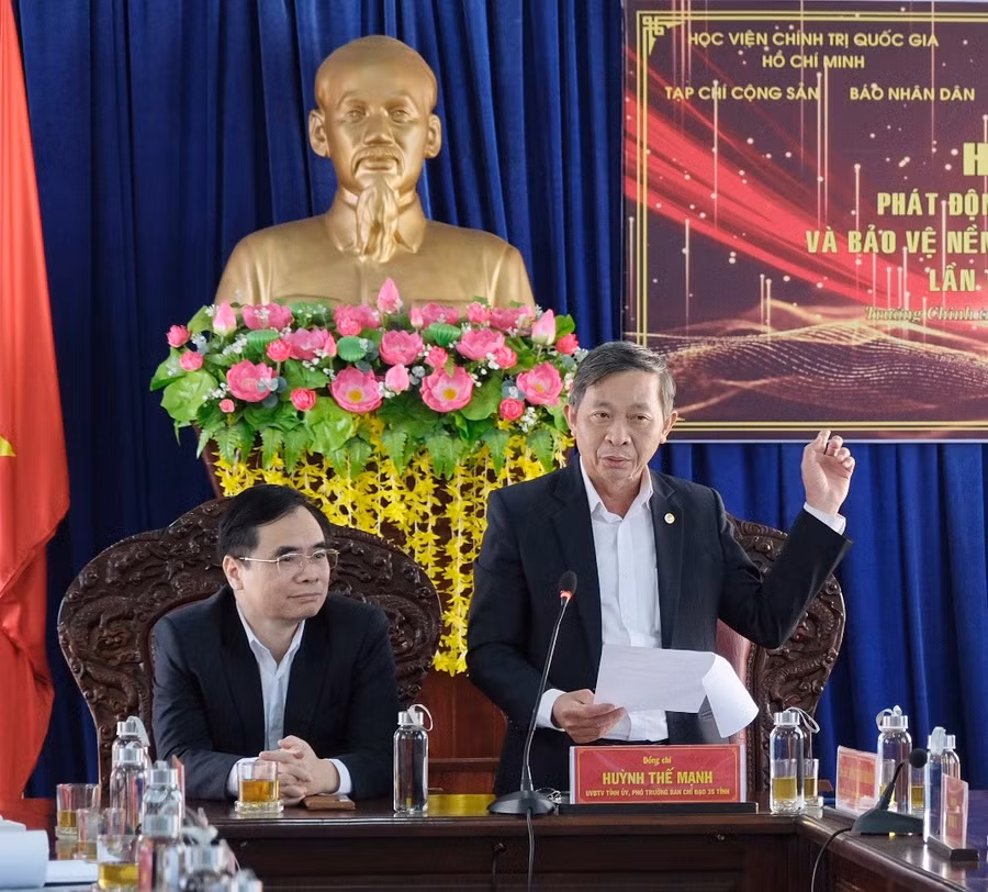 Đồng chí Huỳnh Thế Mạnh-Ủy viên Ban Thường vụ Tỉnh ủy, Trưởng ban Tuyên giáo Tỉnh ủy dự họp báo tại điểm cầu tỉnh Gia Lai. Ảnh: Minh Châu