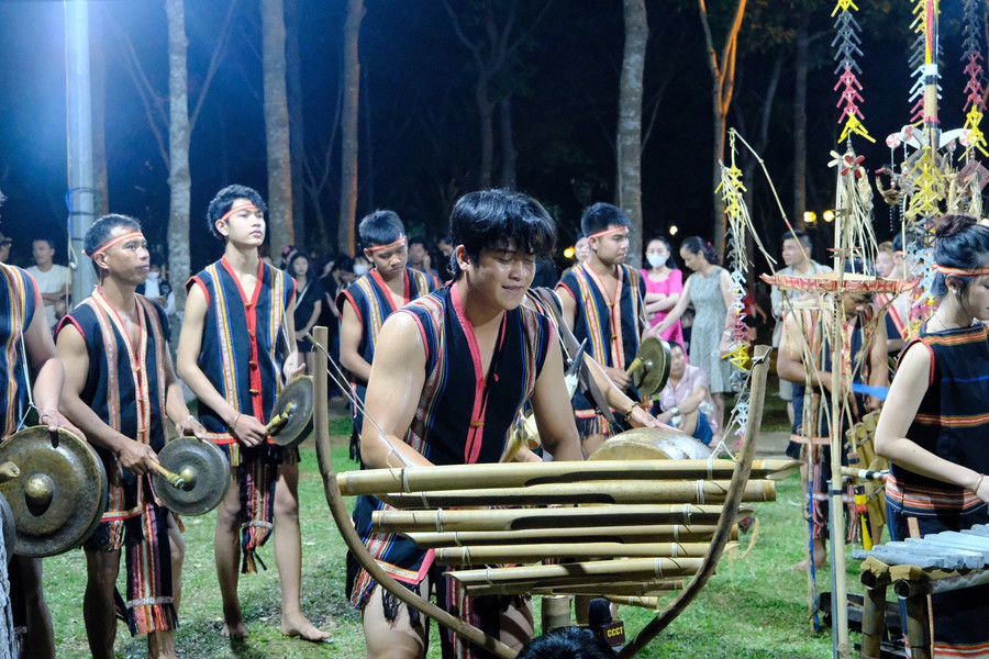 Sự trở lại đầy sôi động của chương trình cồng chiêng cuối tuần. Ảnh: Hoàng Ngọc