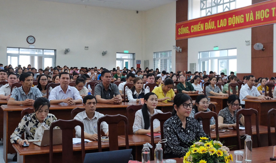 Lễ phát động thu hút học viên các lớp đào tạo, bồi dưỡng của Trường Chính trị tỉnh tham gia. Ảnh: Minh Châu Lễ phát động thu hút học viên các lớp đào tạo, bồi dưỡng của Trường Chính trị tỉnh tham gia. Ảnh: Minh Châu