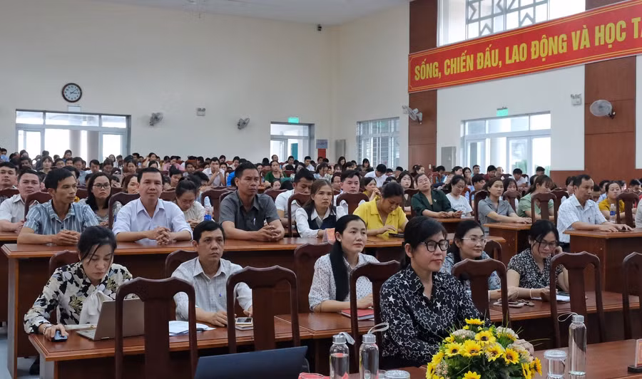 Lễ phát động thu hút học viên các lớp đào tạo, bồi dưỡng của Trường Chính trị tỉnh tham gia. Ảnh: Minh Châu