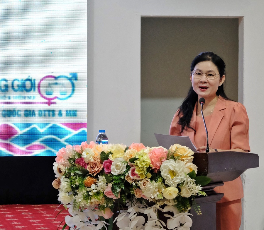 Bà Tôn Ngọc Hạnh-Ủy viên dự khuyết Ban Chấp hành Trung ương Đảng, Phó Chủ tịch Hội LHPN Việt Nam phát biểu tại lớp tập huấn. Ảnh: Minh Châu