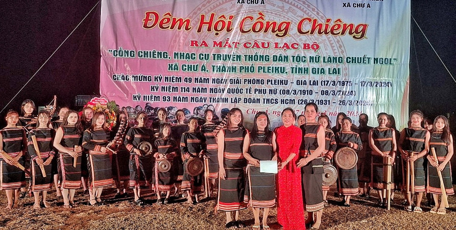 Ra mắt câu lạc bộ “Cồng chiêng, nhạc cụ truyền thống dân tộc nữ làng Chuêt Ngol”. Ảnh: Minh Châu Ra mắt câu lạc bộ “Cồng chiêng, nhạc cụ truyền thống dân tộc nữ làng Chuêt Ngol”. Ảnh: Minh Châu