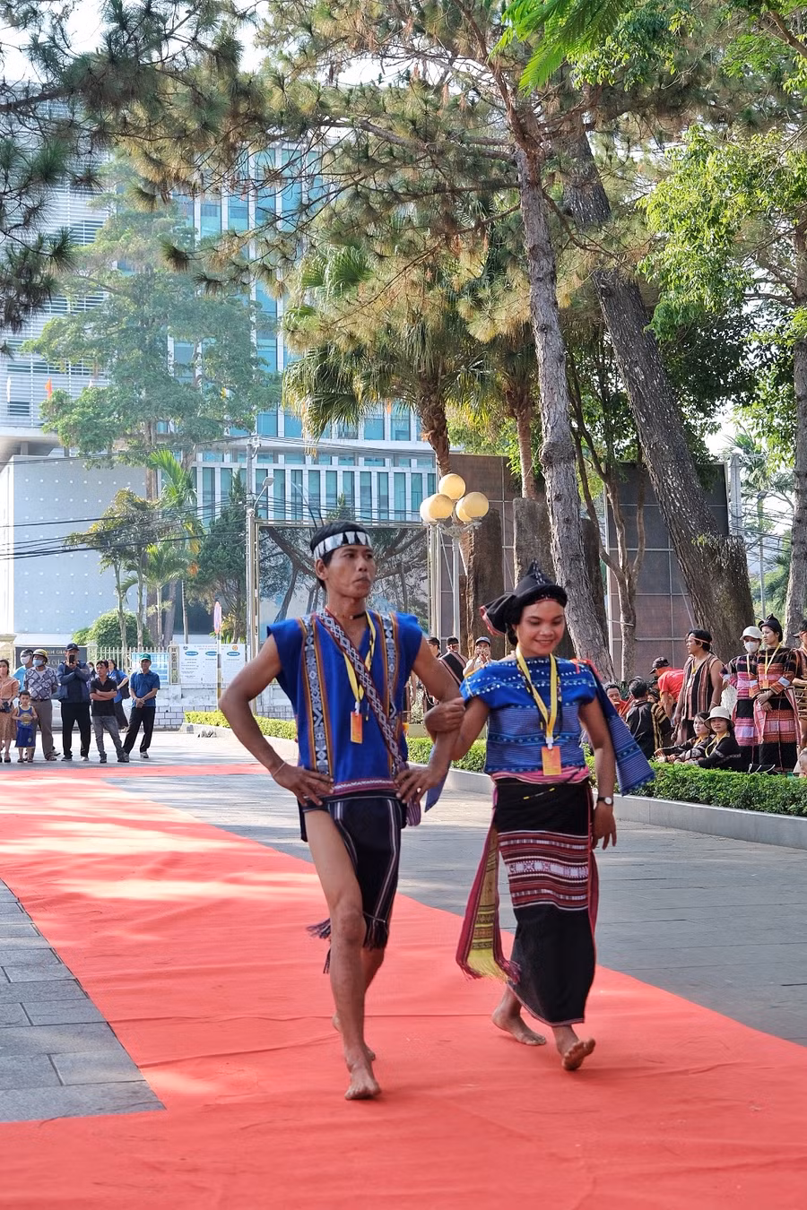 Sắc màu thổ cẩm Bahnar. Ảnh: Hoàng Ngọc