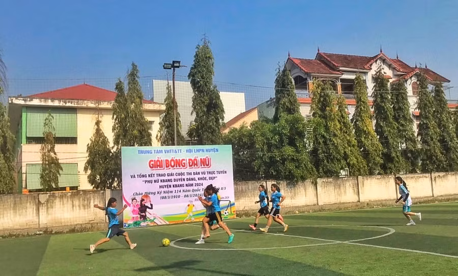 Sôi nổi giải bóng đá nữ huyện Kbang. Ảnh: Minh Châu