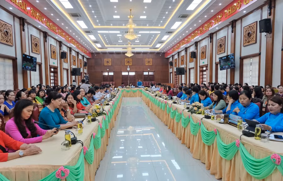 Quang cảnh buổi đối thoại tại điểm cầu Hội trường 2-9. Ảnh: Hoàng Ngọc