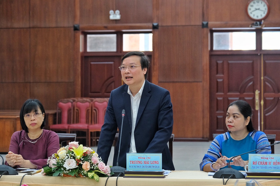 Chủ tịch UBND tỉnh Trương Hải Long thay mặt lãnh đạo tỉnh chúc mừng 8-3 đến toàn thể cán bộ, hội viên phụ nữ trong tỉnh. Ảnh: Minh Châu