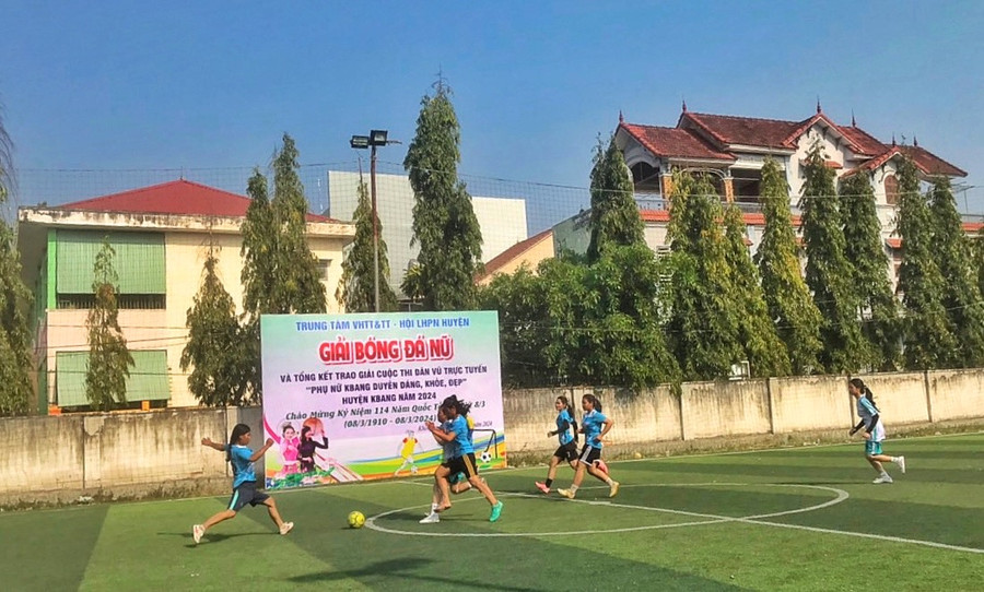 Sôi nổi giải bóng đá nữ huyện Kbang. Ảnh: Minh Châu