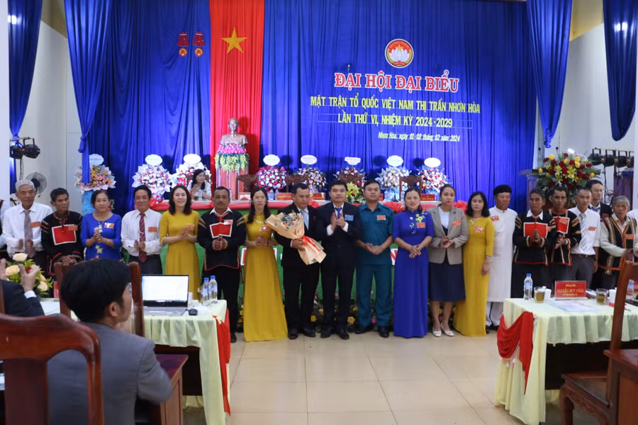 Ủy ban MTTQ Việt Nam thị trấn Nhơn Hòa khóa VI (nhiệm kỳ 2024-2029) ra mắt Đại hội. Ảnh: Quang Tấn