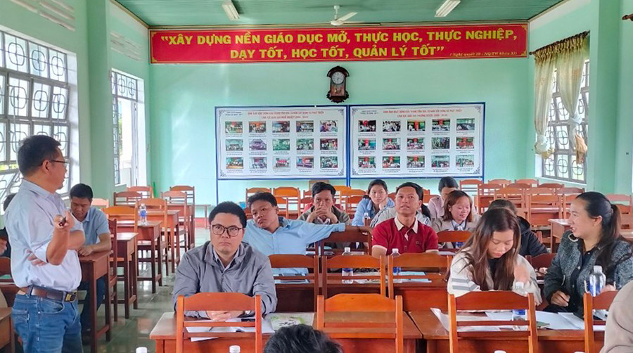 Quang cảnh lớp tập huấn. Ảnh Hữu Nở