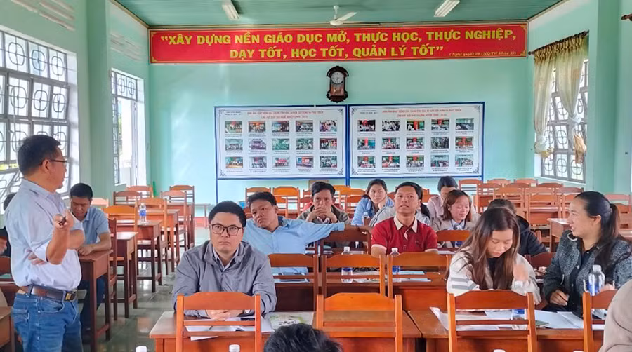 Quang cảnh lớp tập huấn. Ảnh Hữu Nở