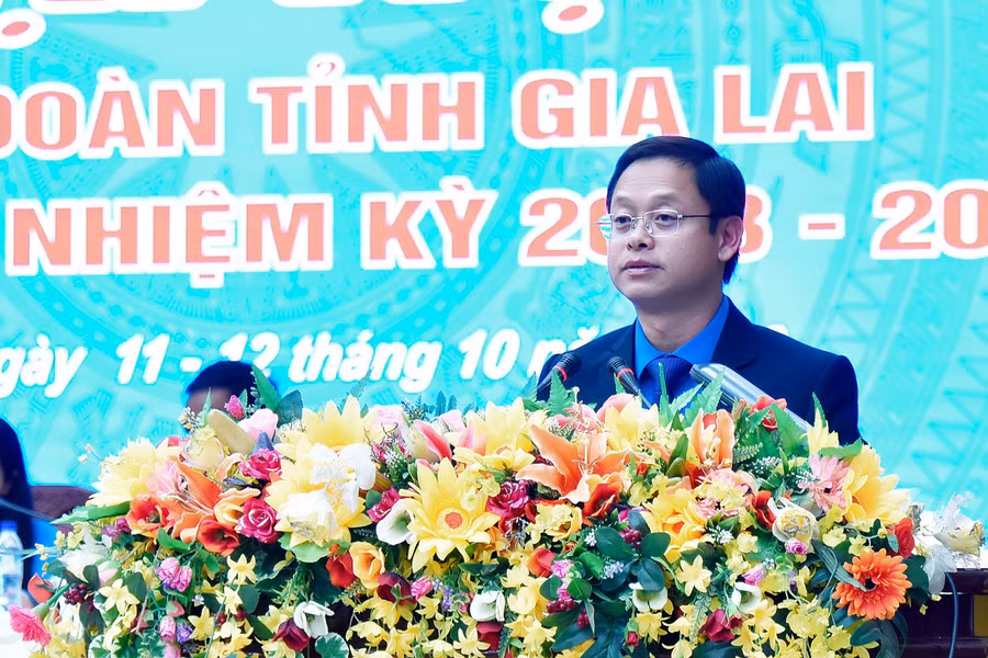 Ông Nguyễn Hoàng Phong-Tỉnh ủy viên, Bí thư Huyện ủy, Chủ tịch HĐND huyện Phú Thiện, Chủ tịch LĐLĐ tỉnh Gia Lai nhiệm kỳ 2023-2028 phát biểu bế mạc đại hội. Ảnh: Đức Thụy