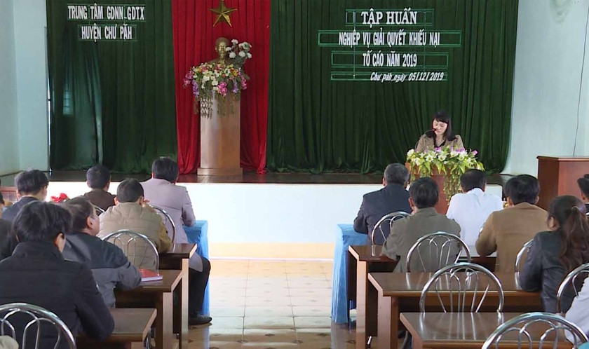 Thanh tra huyện Chư Pah tổ chức tập huấn nghiệp vụ giải quyết khiếu nại, tố cáo cho cán bộ lãnh đạo UBND, cán bộ tư pháp, hộ tịch, công chức địa chính-xây dựng các xã, thị trấn. Ảnh: Hà Phương