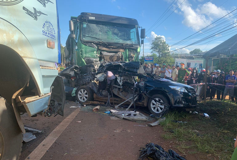 Hiện trường vụ tai nạn. Ảnh: R'Ô Hok Hiện trường vụ tai nạn. Ảnh: R'Ô Hok