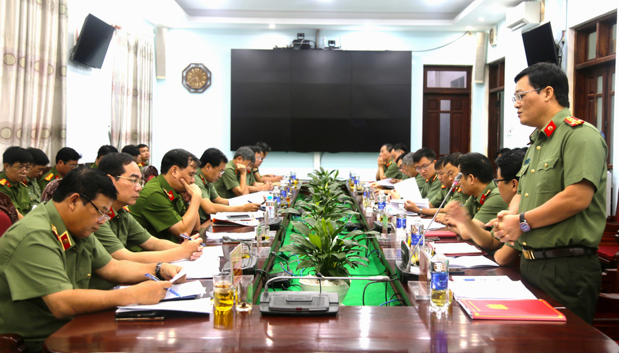 Quang cảnh buổi thông báo quyết định kiểm tra công tác Công an 6 tháng đầu năm 2024 tại Công an tỉnh Gia Lai. Ảnh: Hân Phong Quang cảnh buổi thông báo quyết định kiểm tra công tác Công an 6 tháng đầu năm 2024 tại Công an tỉnh Gia Lai. Ảnh: Hân Phong