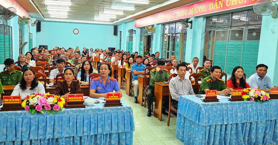 Các đại biểu tham gia ngày hội toàn dân bảo vệ an ninh Tổ quốc năm 2024. Ảnh: Bá Bính Các đại biểu tham gia ngày hội toàn dân bảo vệ an ninh Tổ quốc năm 2024. Ảnh: Bá Bính