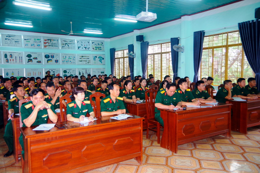 Các học viên tham gia lớp bồi dưỡng kiến thức QP-AN đối tượng 3 (khóa 14) năm 2024. Ảnh: Huy Bắc Các học viên tham gia lớp bồi dưỡng kiến thức QP-AN đối tượng 3 (khóa 14) năm 2024. Ảnh: Huy Bắc