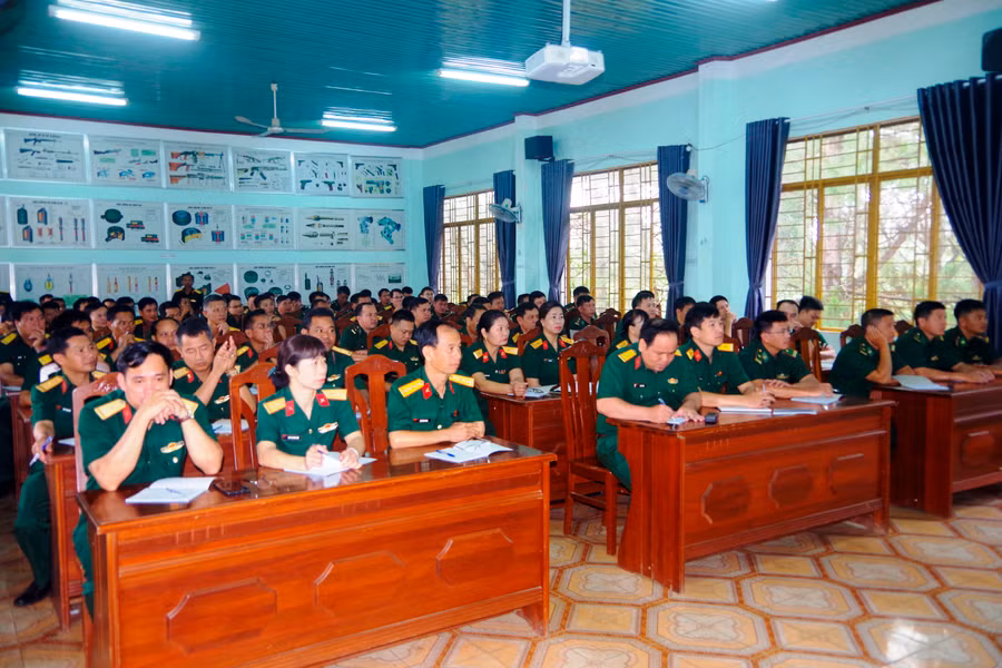 Các học viên tham gia lớp bồi dưỡng kiến thức QP-AN đối tượng 3 (khóa 14) năm 2024. Ảnh: Huy Bắc