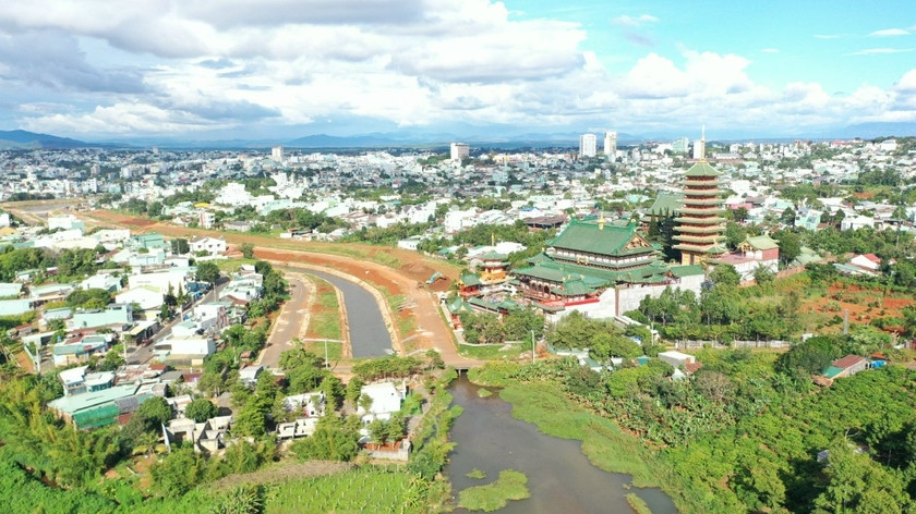 Pleiku sẽ khai thác tối đa không gian hướng ra khu vực suối Hội Phú, xoay hướng phát triển về phía không gian xanh và mặt nước. Ảnh: Quang Tấn Pleiku sẽ khai thác tối đa không gian hướng ra khu vực suối Hội Phú, xoay hướng phát triển về phía không gian xanh và mặt nước. Ảnh: Quang Tấn