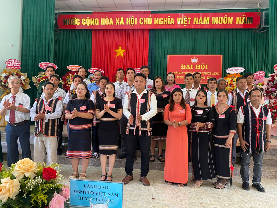 Ủy viên Ủy ban MTTQ Việt Nam xã Ia Krái khóa XIII (nhiệm kỳ 2024-2029) ra mắt đại hội. Ảnh: Phương Lộc Ủy viên Ủy ban MTTQ Việt Nam xã Ia Krái khóa XIII (nhiệm kỳ 2024-2029) ra mắt đại hội. Ảnh: Phương Lộc
