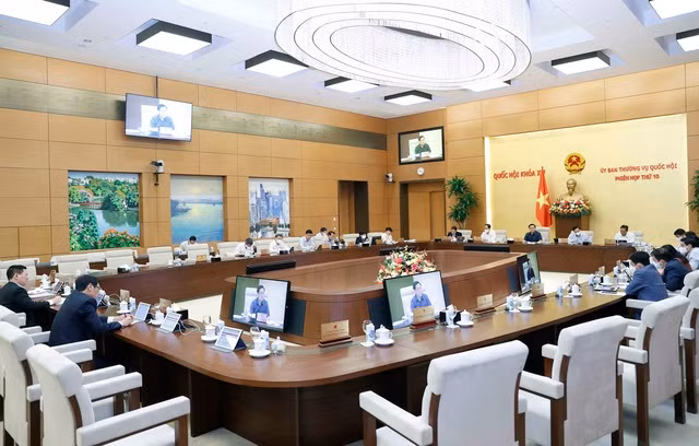 Ủy ban Thường vụ Quốc hội cho ý kiến về Báo cáo của Chính phủ về thực hành tiết kiệm, chống lãng phí. Ảnh: VGP/Lê Sơn