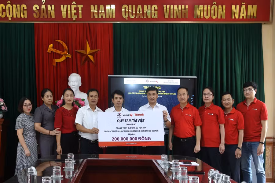 Quỹ Tâm Tài Việt, Công ty Xổ số điện toán Việt Nam (Vietlott) trao 200 triệu đồng hỗ trợ 4 trường học trên địa bàn tỉnh Thái Bình khắc phục hậu quả cơn bão số 3.